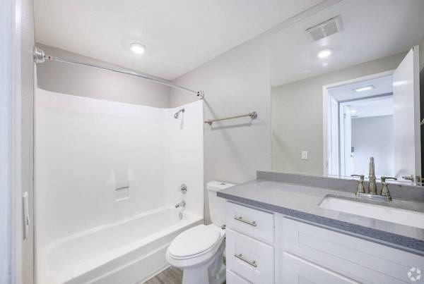 $1,479 / 476ft2 - Mejor ubicación ~ Admite mascotas ~ ¡2DO MES GRATIS! (311 S SUNRISE WAY, PALM SPRINGS, CA)63686316884099123