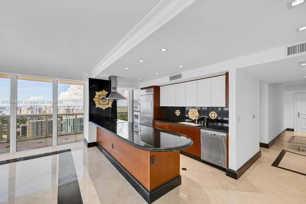 $9,700 / 3br - Apartment with panoramic views of the sea and the city (1850 S OCEAN)64051007931907123