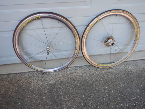 Juego de ruedas Mavic Cosmic Aero 700C, ruedas, 7 velocidades con cubiertas, con bolsas - $250 (santa rosa)63471320810115121