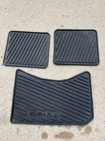 Subaru floor mats 1