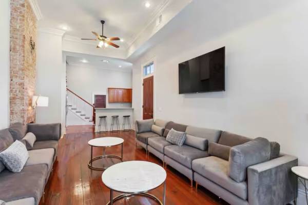 $200 / 4br - The Creole Complex B&B - vista desde tu balcón / Grupos / Solteros (Nueva Orleans - Barrio Francés)63792119338881120