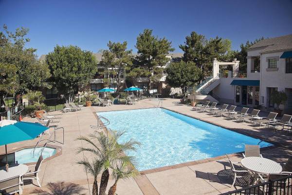 $2,300 / 1hab - 740ft2 - Conexiones para lavadora/secadora, dos spas, aire acondicionado, área de juegos63800428276737123