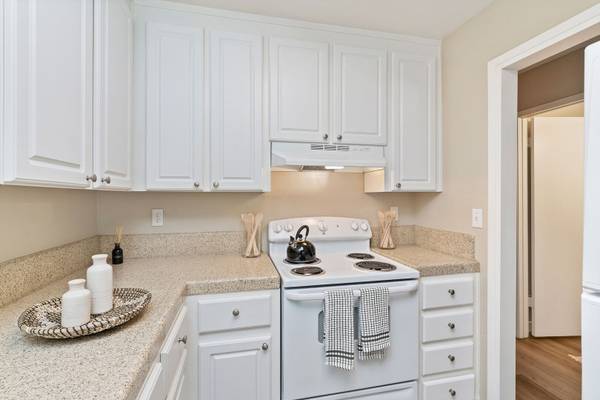 $2,705 / 1br - 647ft2 - Cozy 1BR Near Downtown Los Gatos – Call Now to Schedule a Tour! (campbell)64000754211201122