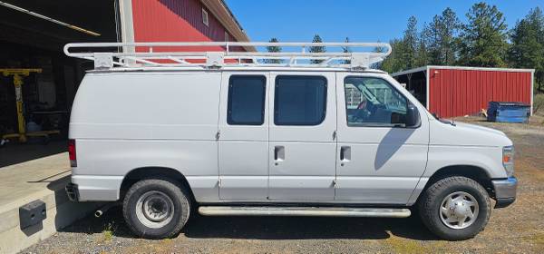 Furgoneta Ford E-250 Econoline Cargo 2013 - $7,500 (Spokane)63613078046595122