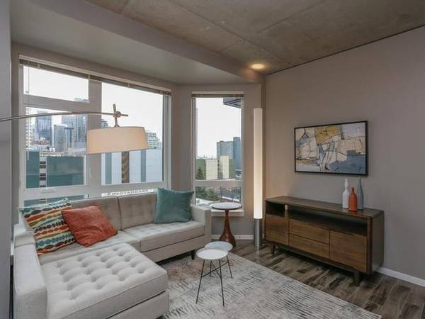 $2,887 / 1br - 794ft2 - Sophisticated 1 BR/1 BA with Central Air & Pet-Friendly (Belltown)63688531912579120