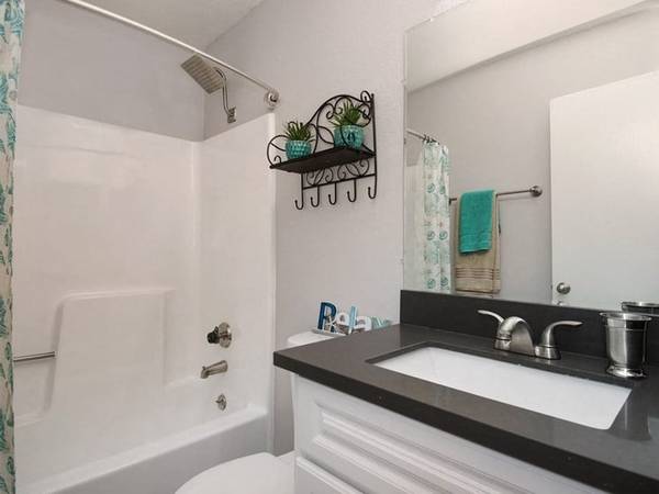 $1,999 / 2 habitaciones - 872 pies² - en Palmdale CA, Bañera/duchas, 2 habitaciones (38300 30th Street East , Palmdale, CA)63700919952769121