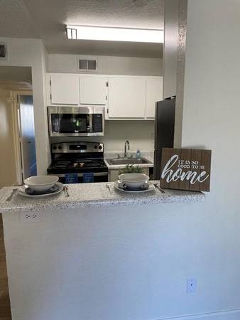 $1,099 / 2br - 864ft2 - Pets Welcome, Close to I-19 Freeway, Now Showing, Spacious Closets (Plenty numerous restaurants. Grocery stores nearby.)63674704359555124