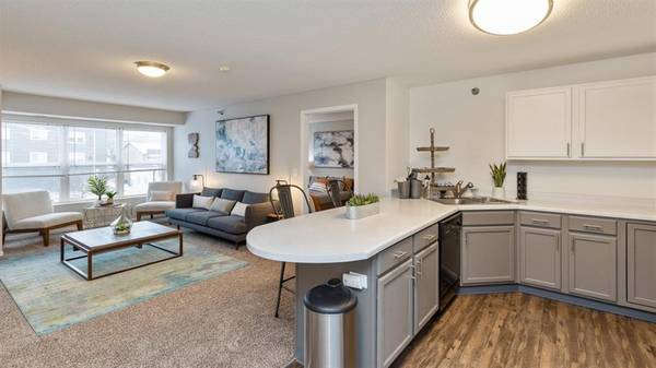 $1,630 / 2br - 1010ft2 - Centro de fitness, Persianas, Sala Sky Lounge (110 E 1st St, Chaska, MN)63666914450947123