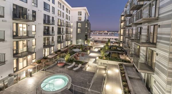 $2,033 / 1br - 668ft2 - 3 MONTHS FREE- 1 Bed 1 Bath 5th Floor With Balcony & Walk-In Closet !! (oakland lake merritt / grand)63935454452226122