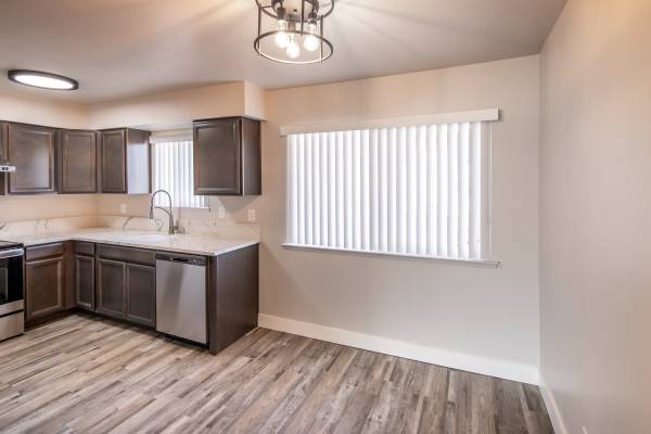 $1,395 / 2br - Villa Capri Apartments. Move In Special !!! (Fresno)64008333411714123