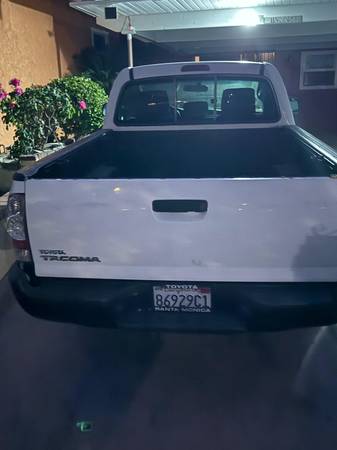 2012 Toyota Tacoma base sr5 - $7,000 (Los Angeles)63624631510787123