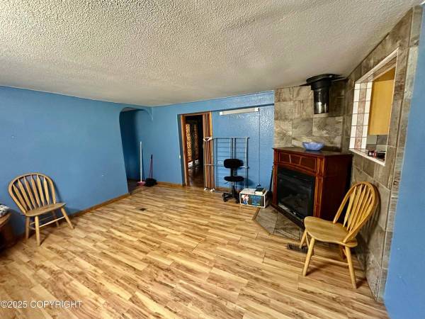 $160,000 / 3br - 1120ft2 - Fixer Upper Offers Great Potential With Easy Commuting Access (Wasilla)64149619550467122