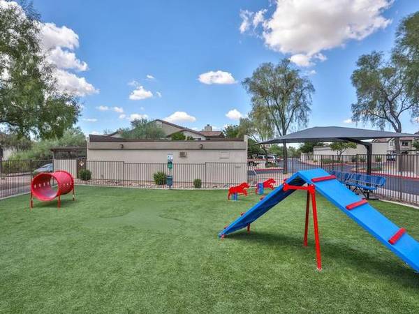 $1,950 / 2br - 1093ft2 - Covered Parking or Private Garages, Wood-burning Fireplace (McDowell Mountain Ranch)64024998415619121