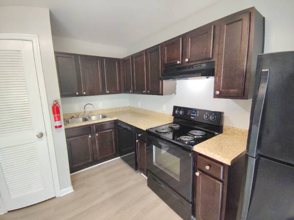 $1125.00 / 2br - 948ft2 - Whitestone Village 2BR Townhouse in Lynchburg - Available  09/2025 - $63851969951745124