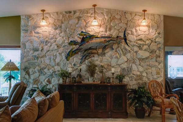 $220 / 4br - 3474ft2 - Beautiful waterfront pool home in Islamorada's most desirable. (Islamorada, FL)63923417024386123