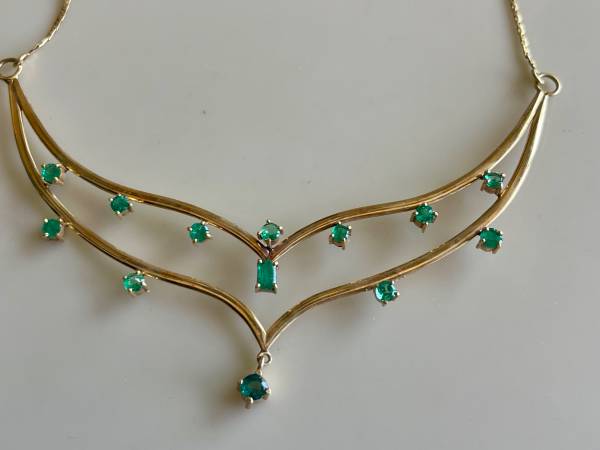 18K Emerald Necklace 1