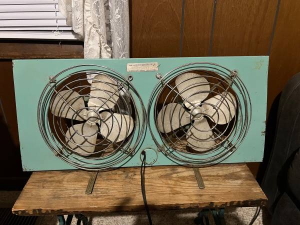 Eskimo Fan- window/free standing 1