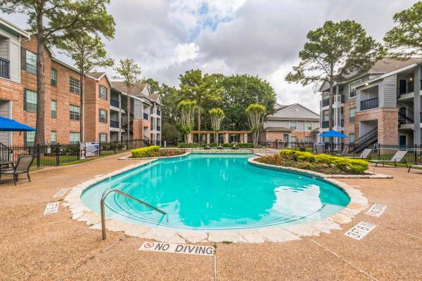 $1,085 / 1br - 813ft2 - Vaulted Ceilings, Gas Barbeque Grill Area, Private Patio or Balcony (12750 Briar Forest Dr, Houston, TX)63906680073730120