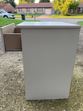 White nightstand 1