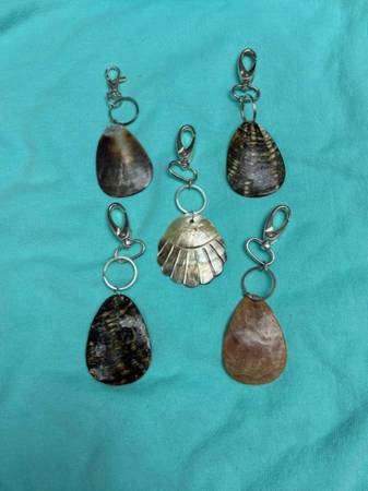 5 New Beautiful Seashell Key Rings $8 for all 5 1