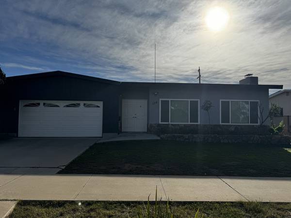 $1,200 / 4br - 2131ft2 - Disfrutarás alquilando una habitación limpia en un hogar tranquilo y pacífico por una gre (Chula Vista)63657108216835120