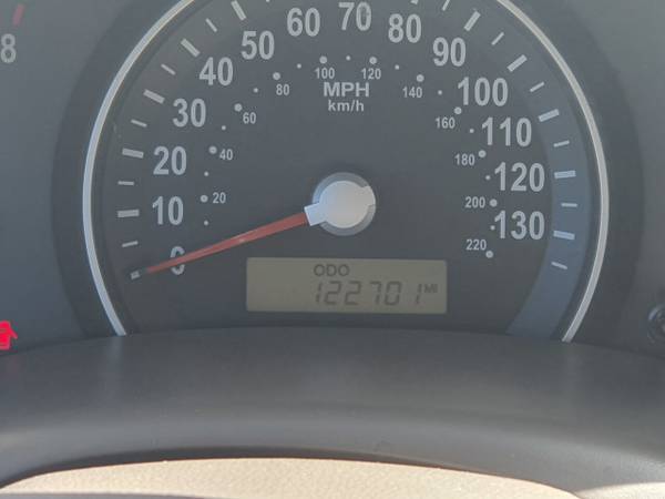 2009 Kia Sedona - $3,80063618242702211122