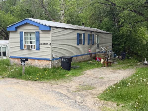 Two bedroom trailer Champlain 1