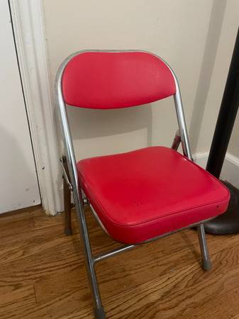 lil red folding chair 1
