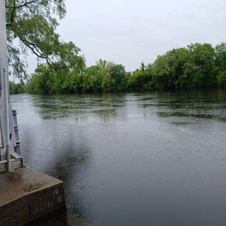 $1,595 / 2br - 1100ft2 - 2 small bedrooms right on the river on Adam's island (East Allentown)64010161875203120