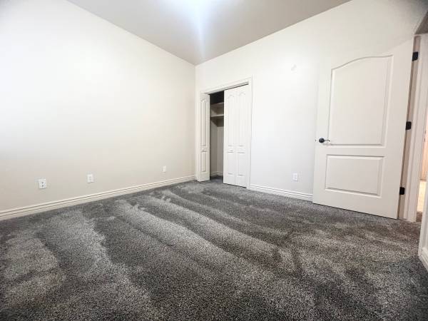 $950 / 1br - Unidad de un dormitorio solo $950 en Liberty Square en Ammon! (Ammon)63952518492930124