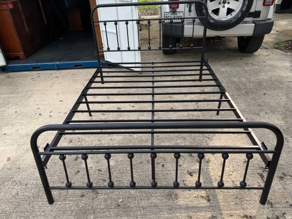 Queen Platform Bed 1