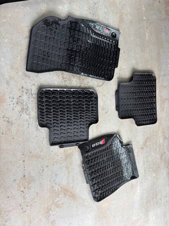 Set of Audi Q8 SQ8 floor mats and tray 1