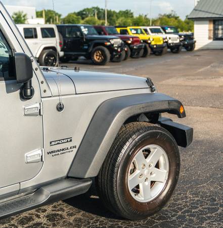 2015 Jeep Wrangler 4 puertas 4x4/Automático/Con potencia/Limpio/Financiamos, ¡Sin cargos de concesionario! - $18,750 (Riverview, FL (justo fuera de Tampa - tenemos más de 100 Jeep))63443316256003123