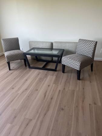 $2,400 / 2br - 2200ft2 - Renovated 2 bedroom  and renovated bathroom (Hyattsville)63843415619715123