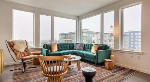 $4,515 / 2br - 1127ft2 - Impolutable 2 BR/2 BA con piso de tablones de vinilo, ¡Salas comunitarias! (Área central)63852481801603124