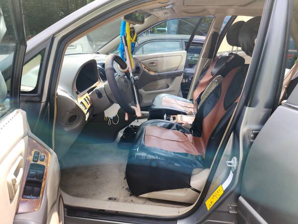 2000 Lexus RX300 - $3,50063620529069699122
