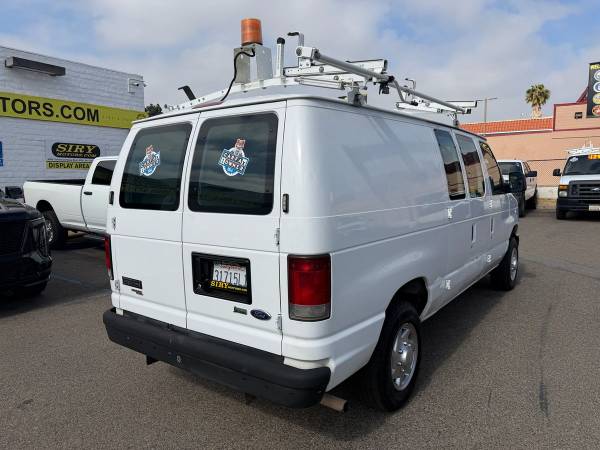 2013 Ford E150 - Photo 3