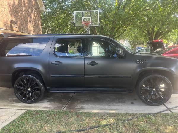 2014 Cadillac Escalade ESV - $16,500 (Charlotte)63617454049281121