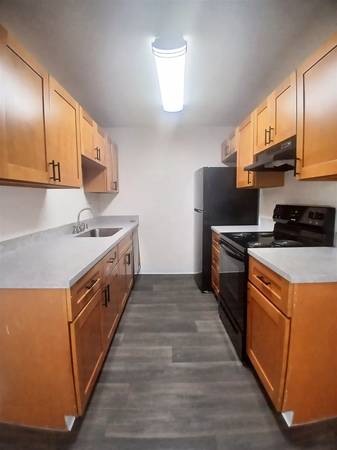 $1,750 / 2br - 860ft2 - Location is key! Stellar 2 bed, 1 bath in Kent's core. (Kent)63944961944195123