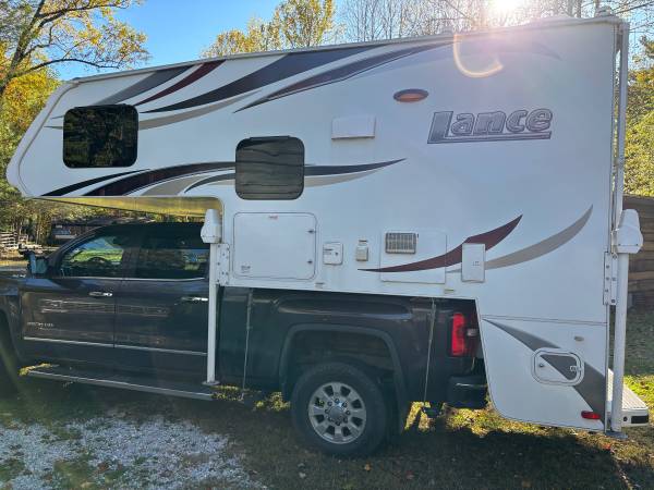 2018 Lance 855S 1