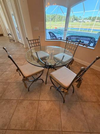Elegant Round Dining Set – Glass Table & Cushioned Chairs 1