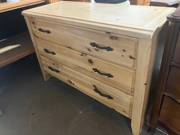 Pine Chest of 3 Drawers / Dresser 65409 1