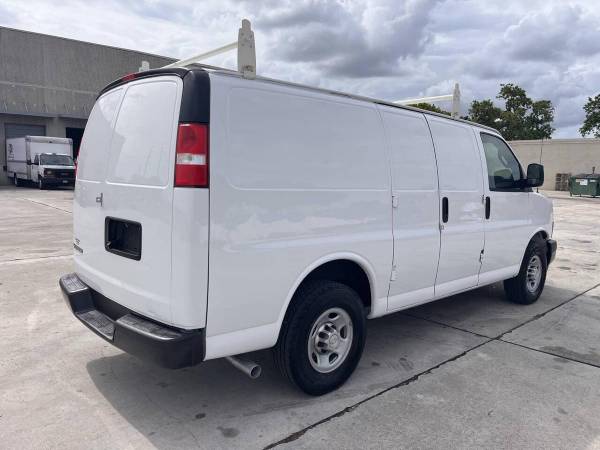 2020 Chevrolet Express 2500 - Photo 4