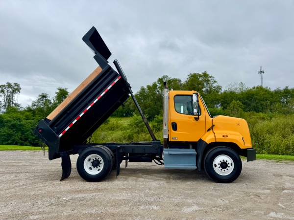 2014 FREIGHLTINER DUMP TRUCK WITH ONLY 43K MILES! 1