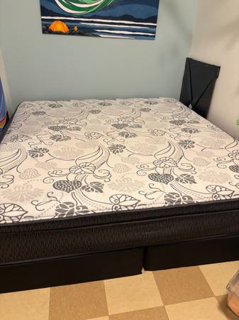 Nice king size bed 1