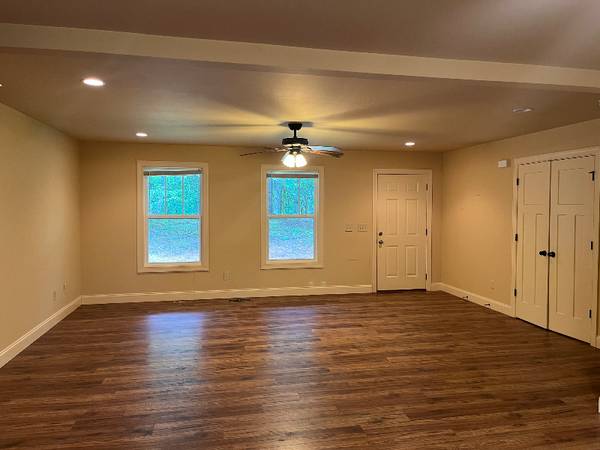 $2000.00 / 3br - 280 Sleepy Hollow Rd63963858123650124