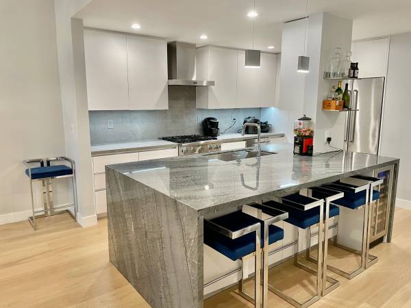 $2,100 / 2br - 1710ft2 - Compañero de cuarto en Brentwood (Brentwood/ Oeste de Los Ángeles)63876593698179121