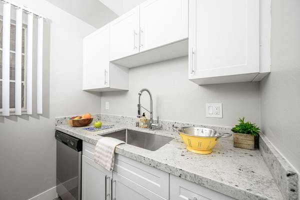 $2,290 / 1br - 625ft2 - Ventilador de techo, patio con entorno similar a parque, estufa de gas63668271271297120