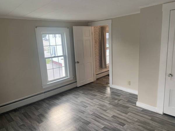 $1,300 / 2br - 1000ft2 - Spacious Unit w All utilities included except electricity (Somersworth)63656294932993120