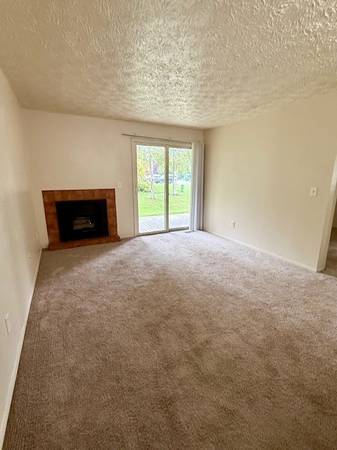 $1,480 / 2br - 525ft2 - Feel at home your first night! Fall in love with your 2 BR / 1 BA! (Anchorage - Russian Jack Springs)63991792896130123